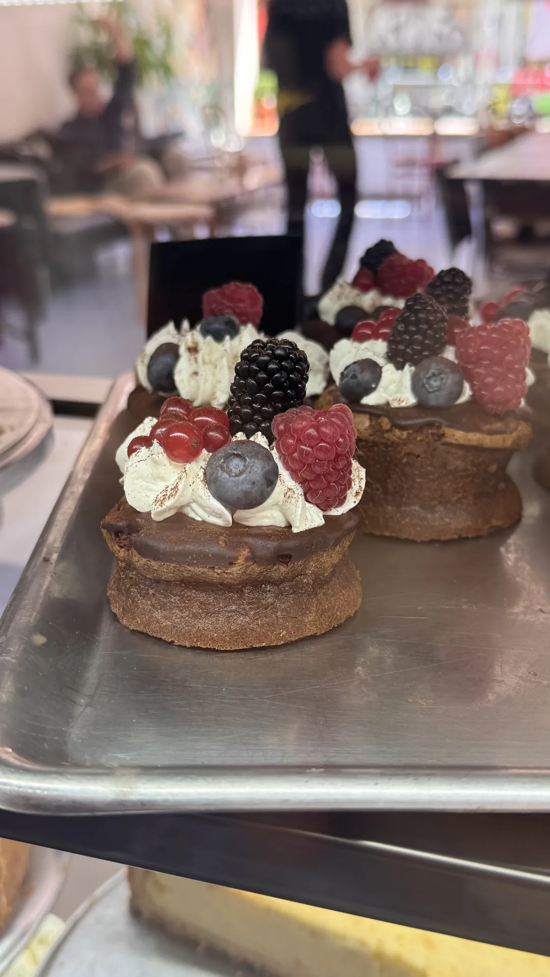 Schokoladentörtchen mit frischen Beeren
